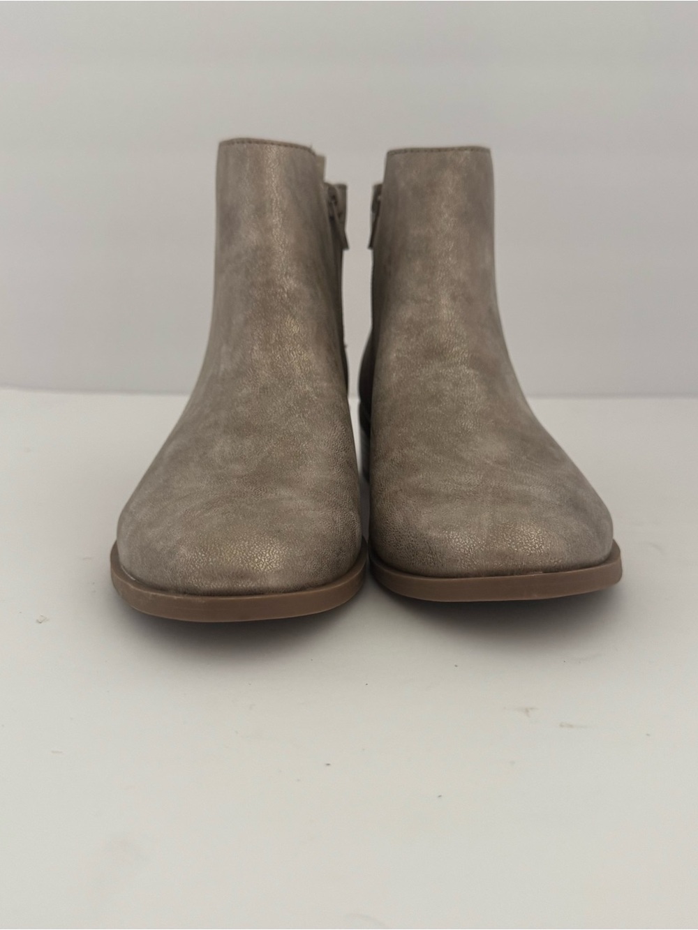 Girls 3 Taupe Chelsea Ankle Boots Side Zip Elastic Gore Block Heel Booties Shoes - Picture 6 of 14